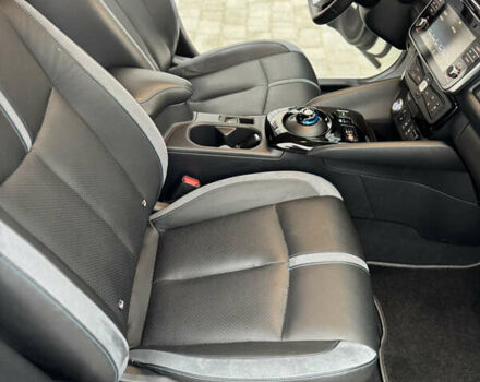 Белый Ниссан Лиф, объемом двигателя 0 л и пробегом 52 тыс. км за 13900 $, фото 21 на Automoto.ua