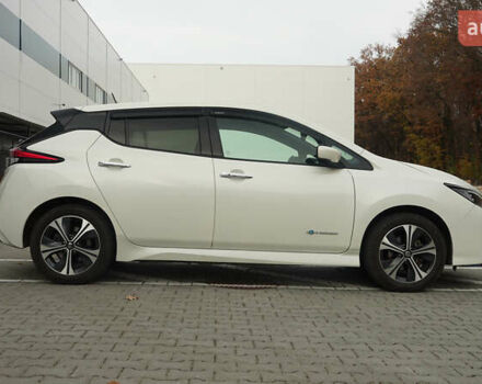 Белый Ниссан Лиф, объемом двигателя 0 л и пробегом 106 тыс. км за 16500 $, фото 2 на Automoto.ua