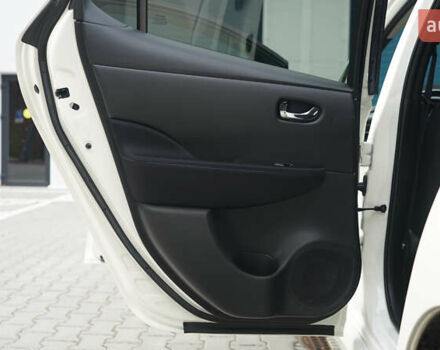 Белый Ниссан Лиф, объемом двигателя 0 л и пробегом 106 тыс. км за 16500 $, фото 16 на Automoto.ua