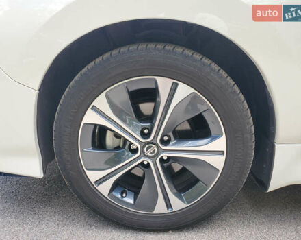 Білий Ніссан Ліф, об'ємом двигуна 0 л та пробігом 38 тис. км за 18300 $, фото 29 на Automoto.ua