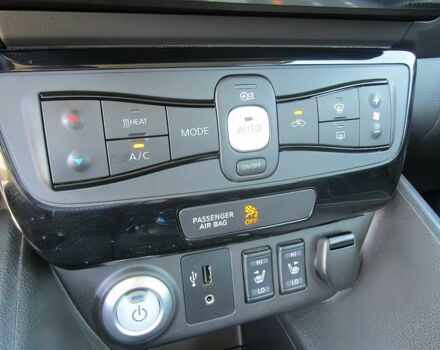 Білий Ніссан Ліф, об'ємом двигуна 0 л та пробігом 39 тис. км за 10500 $, фото 10 на Automoto.ua