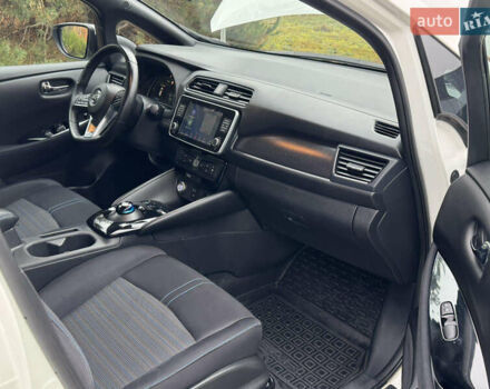 Белый Ниссан Лиф, объемом двигателя 0 л и пробегом 84 тыс. км за 12300 $, фото 24 на Automoto.ua