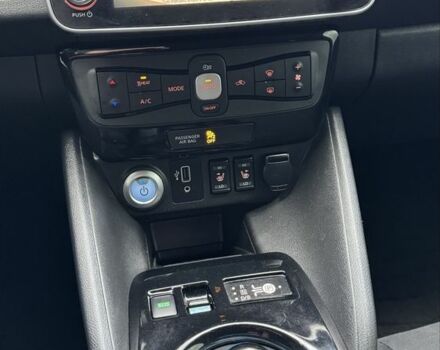 Білий Ніссан Ліф, об'ємом двигуна 0 л та пробігом 75 тис. км за 15700 $, фото 18 на Automoto.ua