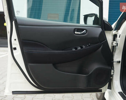 Белый Ниссан Лиф, объемом двигателя 0 л и пробегом 106 тыс. км за 16500 $, фото 15 на Automoto.ua