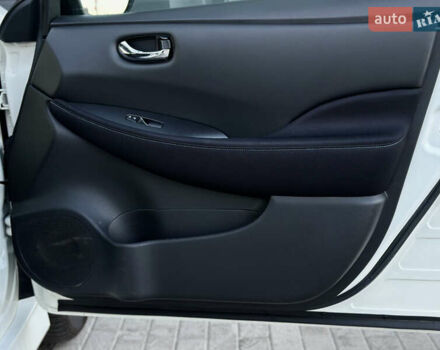 Белый Ниссан Лиф, объемом двигателя 0 л и пробегом 35 тыс. км за 12700 $, фото 49 на Automoto.ua