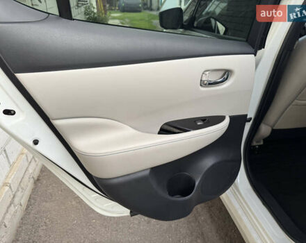 Белый Ниссан Лиф, объемом двигателя 0 л и пробегом 47 тыс. км за 17000 $, фото 15 на Automoto.ua