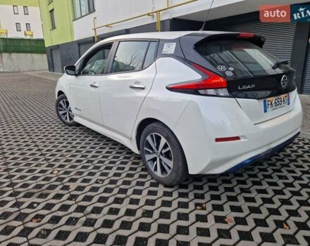 Белый Ниссан Лиф, объемом двигателя 0 л и пробегом 108 тыс. км за 10300 $, фото 6 на Automoto.ua