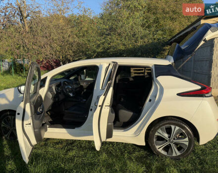 Белый Ниссан Лиф, объемом двигателя 0 л и пробегом 168 тыс. км за 12900 $, фото 14 на Automoto.ua