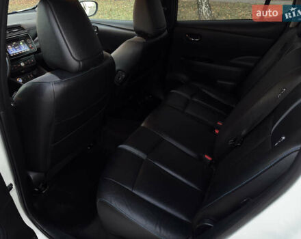 Белый Ниссан Лиф, объемом двигателя 0 л и пробегом 97 тыс. км за 12999 $, фото 19 на Automoto.ua