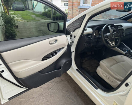 Белый Ниссан Лиф, объемом двигателя 0 л и пробегом 47 тыс. км за 17000 $, фото 13 на Automoto.ua