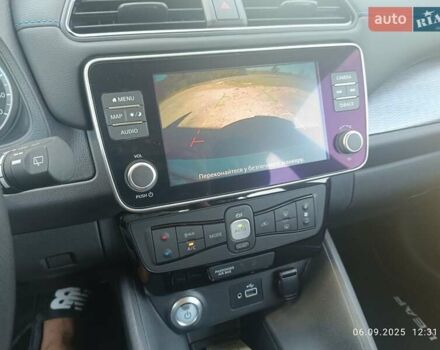 Білий Ніссан Ліф, об'ємом двигуна 0 л та пробігом 50 тис. км за 13500 $, фото 1 на Automoto.ua