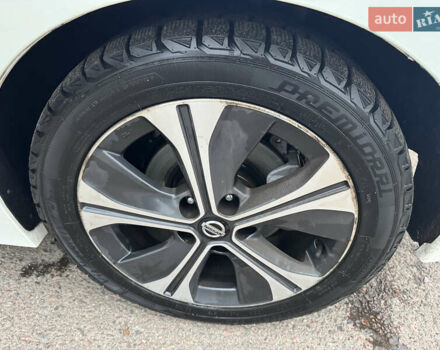 Белый Ниссан Лиф, объемом двигателя 0 л и пробегом 65 тыс. км за 13200 $, фото 7 на Automoto.ua