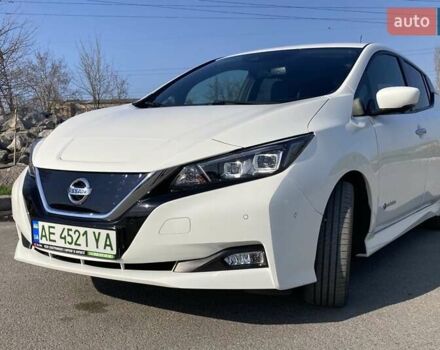Белый Ниссан Лиф, объемом двигателя 0 л и пробегом 96 тыс. км за 15000 $, фото 1 на Automoto.ua