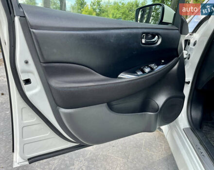 Білий Ніссан Ліф, об'ємом двигуна 0 л та пробігом 22 тис. км за 15000 $, фото 19 на Automoto.ua