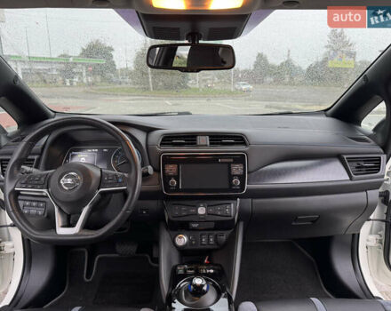 Белый Ниссан Лиф, объемом двигателя 0 л и пробегом 52 тыс. км за 13900 $, фото 31 на Automoto.ua