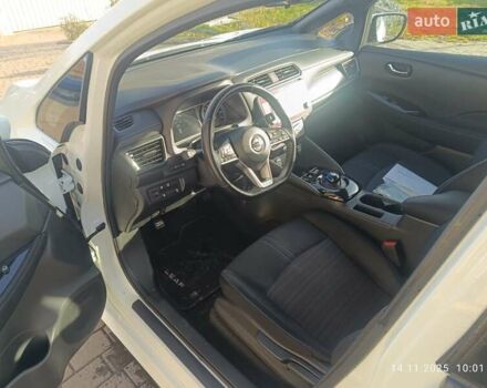 Білий Ніссан Ліф, об'ємом двигуна 0 л та пробігом 50 тис. км за 13500 $, фото 2 на Automoto.ua