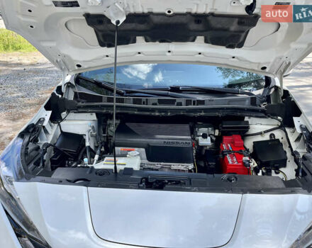 Білий Ніссан Ліф, об'ємом двигуна 0 л та пробігом 22 тис. км за 15000 $, фото 41 на Automoto.ua