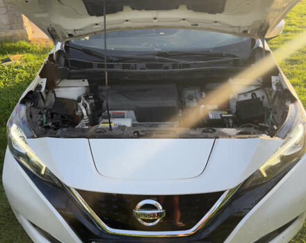 Белый Ниссан Лиф, объемом двигателя 0 л и пробегом 168 тыс. км за 12900 $, фото 2 на Automoto.ua