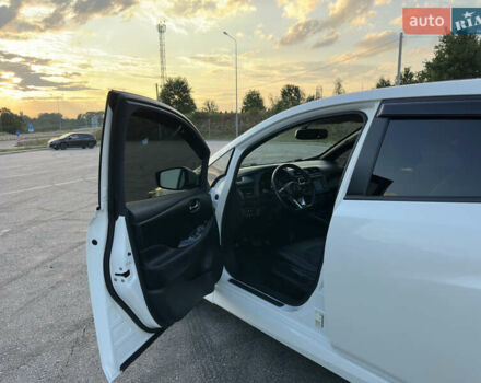 Белый Ниссан Лиф, объемом двигателя 0 л и пробегом 66 тыс. км за 13500 $, фото 14 на Automoto.ua