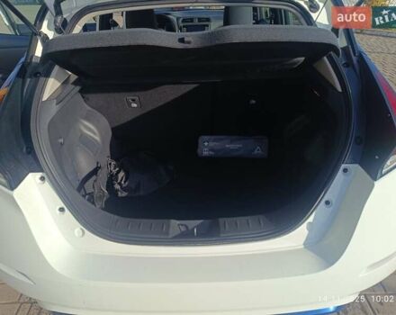 Білий Ніссан Ліф, об'ємом двигуна 0 л та пробігом 50 тис. км за 13500 $, фото 8 на Automoto.ua