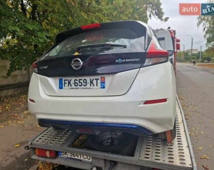 Белый Ниссан Лиф, объемом двигателя 0 л и пробегом 108 тыс. км за 10300 $, фото 17 на Automoto.ua