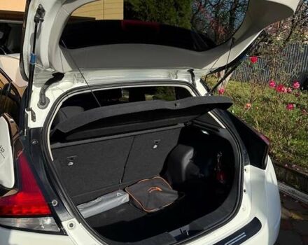 Білий Ніссан Ліф, об'ємом двигуна 0 л та пробігом 118 тис. км за 15000 $, фото 30 на Automoto.ua