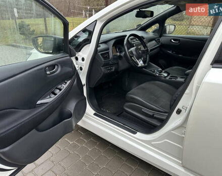 Білий Ніссан Ліф, об'ємом двигуна 0 л та пробігом 91 тис. км за 13000 $, фото 8 на Automoto.ua