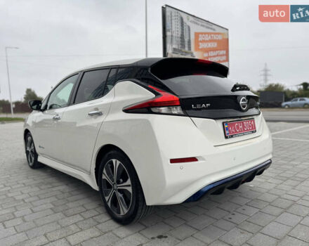 Белый Ниссан Лиф, объемом двигателя 0 л и пробегом 52 тыс. км за 13900 $, фото 13 на Automoto.ua