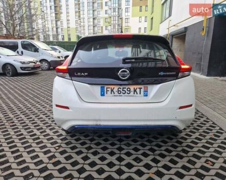 Белый Ниссан Лиф, объемом двигателя 0 л и пробегом 108 тыс. км за 10300 $, фото 7 на Automoto.ua