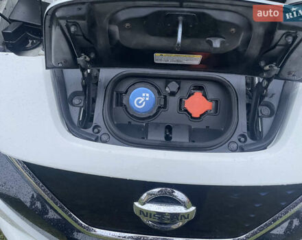 Белый Ниссан Лиф, объемом двигателя 0 л и пробегом 135 тыс. км за 12700 $, фото 6 на Automoto.ua