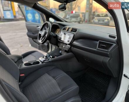 Белый Ниссан Лиф, объемом двигателя 0 л и пробегом 124 тыс. км за 11600 $, фото 24 на Automoto.ua