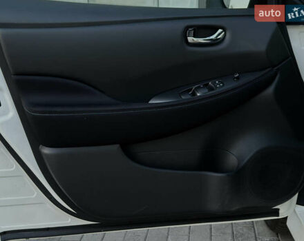 Белый Ниссан Лиф, объемом двигателя 0 л и пробегом 35 тыс. км за 12700 $, фото 31 на Automoto.ua