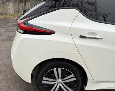 Белый Ниссан Лиф, объемом двигателя 0 л и пробегом 58 тыс. км за 13500 $, фото 11 на Automoto.ua