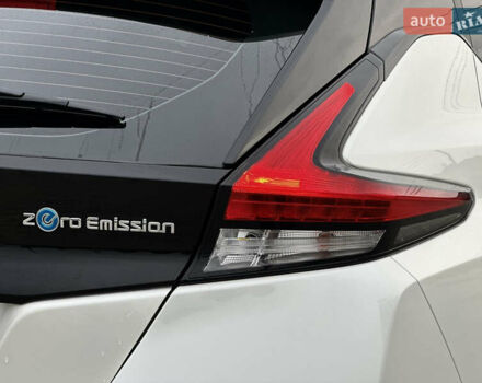 Белый Ниссан Лиф, объемом двигателя 0 л и пробегом 35 тыс. км за 12700 $, фото 22 на Automoto.ua