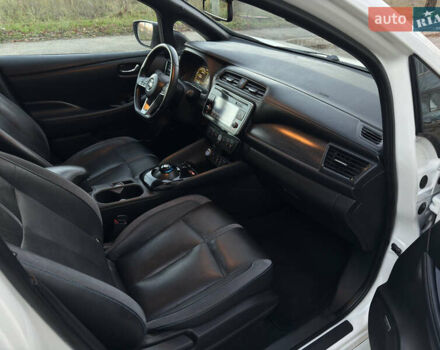 Белый Ниссан Лиф, объемом двигателя 0 л и пробегом 97 тыс. км за 12999 $, фото 12 на Automoto.ua