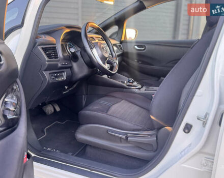 Белый Ниссан Лиф, объемом двигателя 0 л и пробегом 69 тыс. км за 13900 $, фото 9 на Automoto.ua