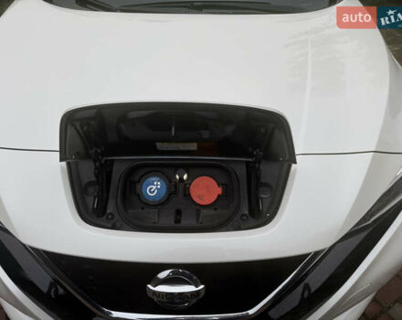 Белый Ниссан Лиф, объемом двигателя 0 л и пробегом 119 тыс. км за 14700 $, фото 26 на Automoto.ua