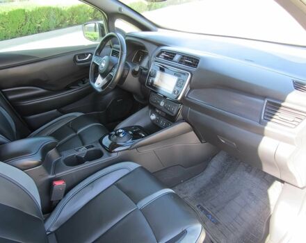 Белый Ниссан Лиф, объемом двигателя 0 л и пробегом 34 тыс. км за 7400 $, фото 10 на Automoto.ua