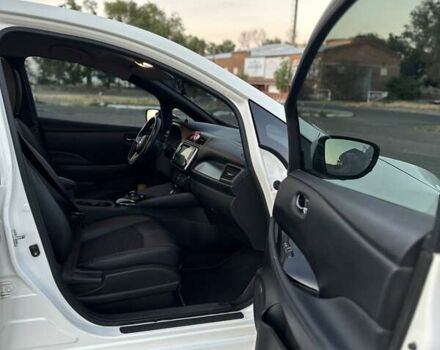 Білий Ніссан Ліф, об'ємом двигуна 0 л та пробігом 83 тис. км за 14000 $, фото 7 на Automoto.ua