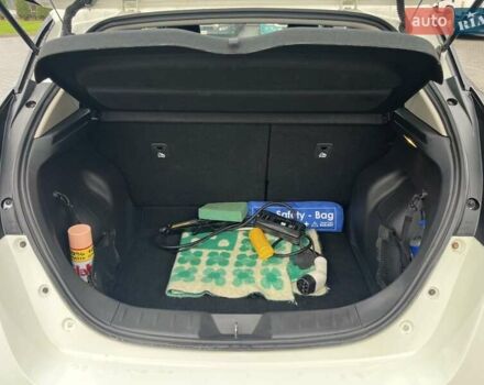 Белый Ниссан Лиф, объемом двигателя 0 л и пробегом 108 тыс. км за 11200 $, фото 13 на Automoto.ua