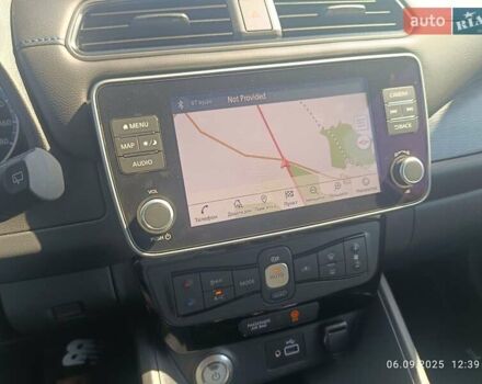 Білий Ніссан Ліф, об'ємом двигуна 0 л та пробігом 50 тис. км за 13500 $, фото 22 на Automoto.ua