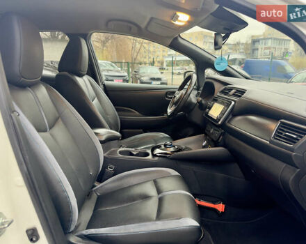 Белый Ниссан Лиф, объемом двигателя 0 л и пробегом 120 тыс. км за 12500 $, фото 63 на Automoto.ua