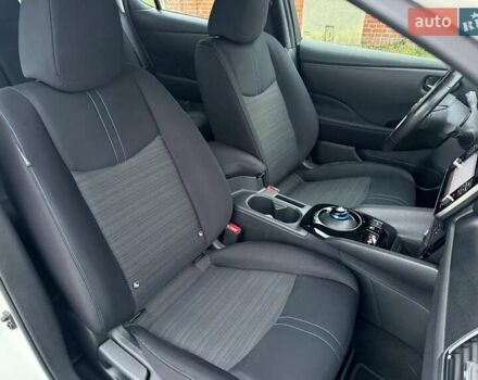 Білий Ніссан Ліф, об'ємом двигуна 0 л та пробігом 90 тис. км за 11700 $, фото 8 на Automoto.ua