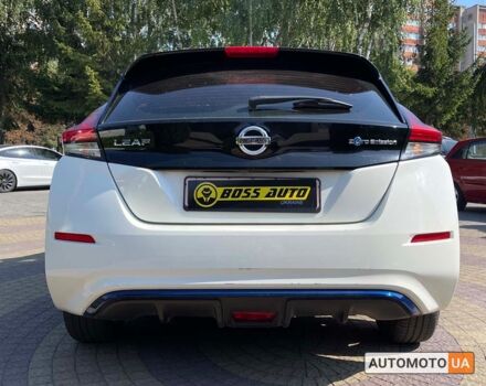 Білий Ніссан Ліф, об'ємом двигуна 40 л та пробігом 58 тис. км за 12600 $, фото 5 на Automoto.ua