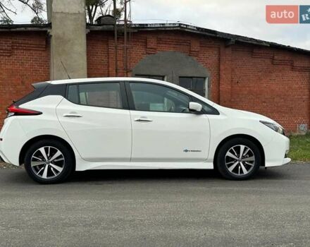 Білий Ніссан Ліф, об'ємом двигуна 0 л та пробігом 90 тис. км за 11700 $, фото 4 на Automoto.ua