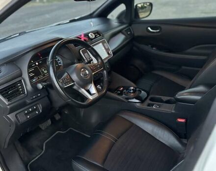 Білий Ніссан Ліф, об'ємом двигуна 0 л та пробігом 83 тис. км за 14000 $, фото 5 на Automoto.ua