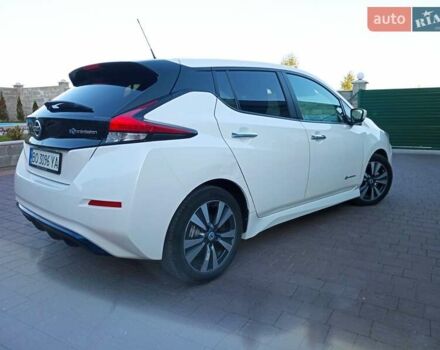 Белый Ниссан Лиф, объемом двигателя 0 л и пробегом 230 тыс. км за 11900 $, фото 3 на Automoto.ua