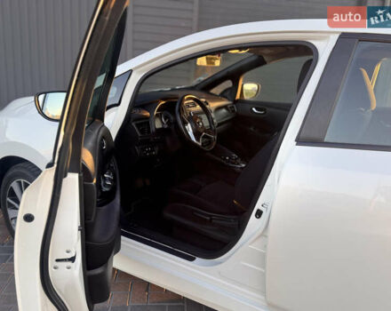 Белый Ниссан Лиф, объемом двигателя 0 л и пробегом 69 тыс. км за 13900 $, фото 4 на Automoto.ua