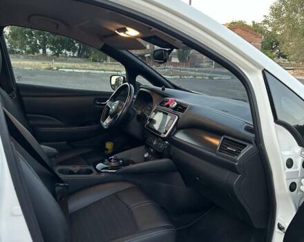 Білий Ніссан Ліф, об'ємом двигуна 0 л та пробігом 83 тис. км за 14000 $, фото 8 на Automoto.ua