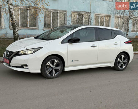 Белый Ниссан Лиф, объемом двигателя 0 л и пробегом 97 тыс. км за 12999 $, фото 4 на Automoto.ua